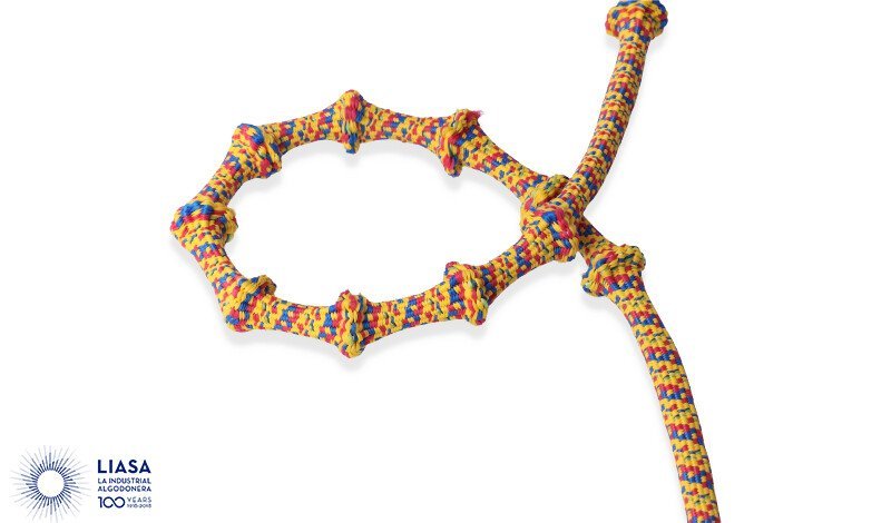 Technical elastic cords with knots